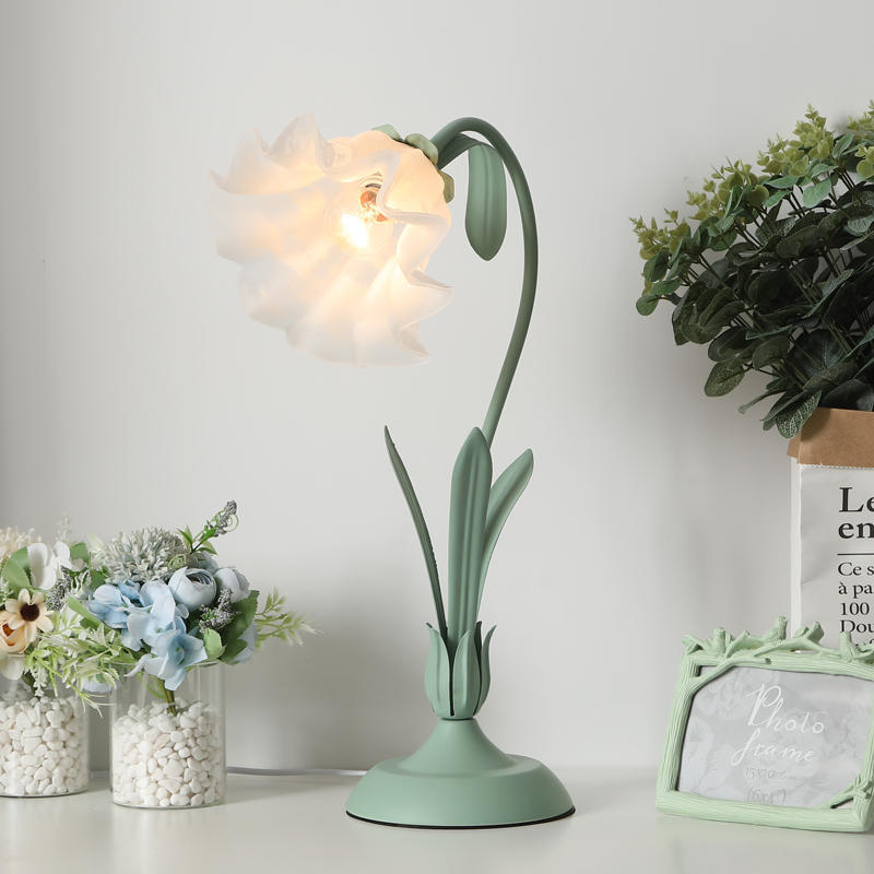 Flower Charm Nordic Style Table Lamp