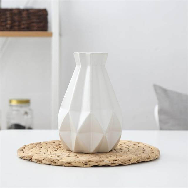 Modern Europe Brief Matt Diamond Porcelain Ceramic Vase