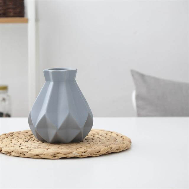 Modern Europe Brief Matt Diamond Porcelain Ceramic Vase