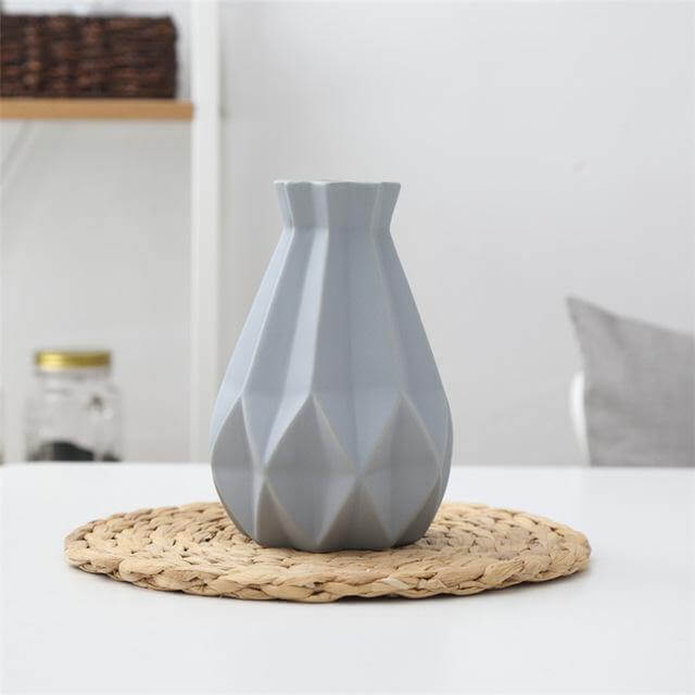 Modern Europe Brief Matt Diamond Porcelain Ceramic Vase