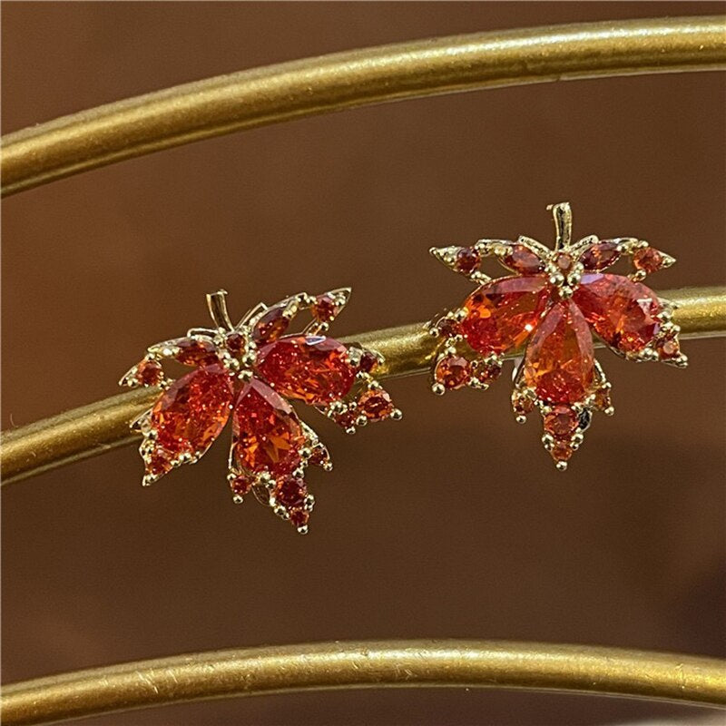 Maple Leaf Charm Elegant Necklace