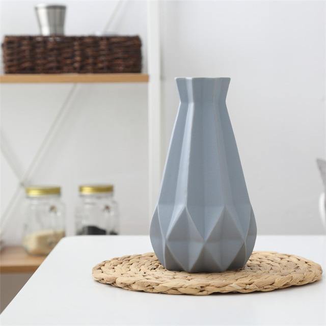 Modern Europe Brief Matt Diamond Porcelain Ceramic Vase