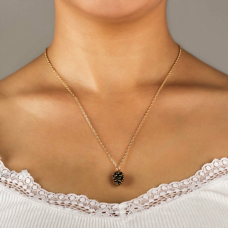 Elegant Pinecone Vintage Necklace